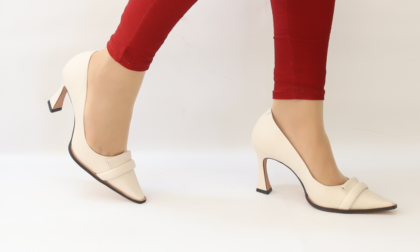 Scarpin salto diferente top